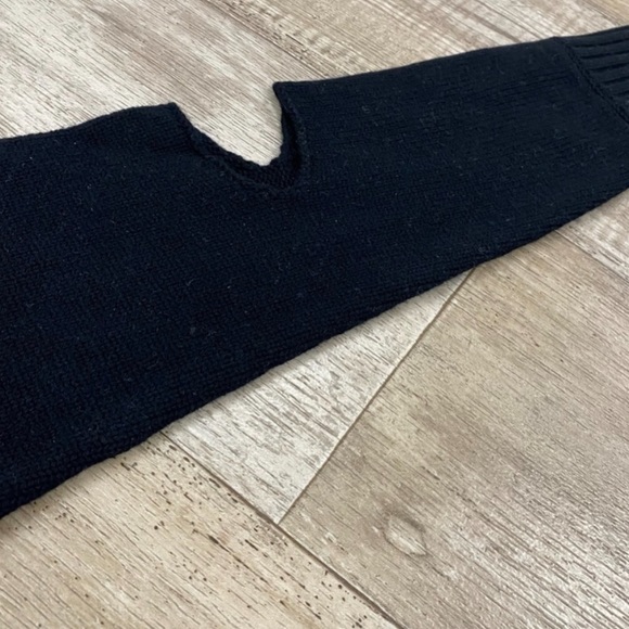 Closeout!▪️N: Philanthropy Bryant Cut Out Oversized Cardigan - Picture 7 of 9